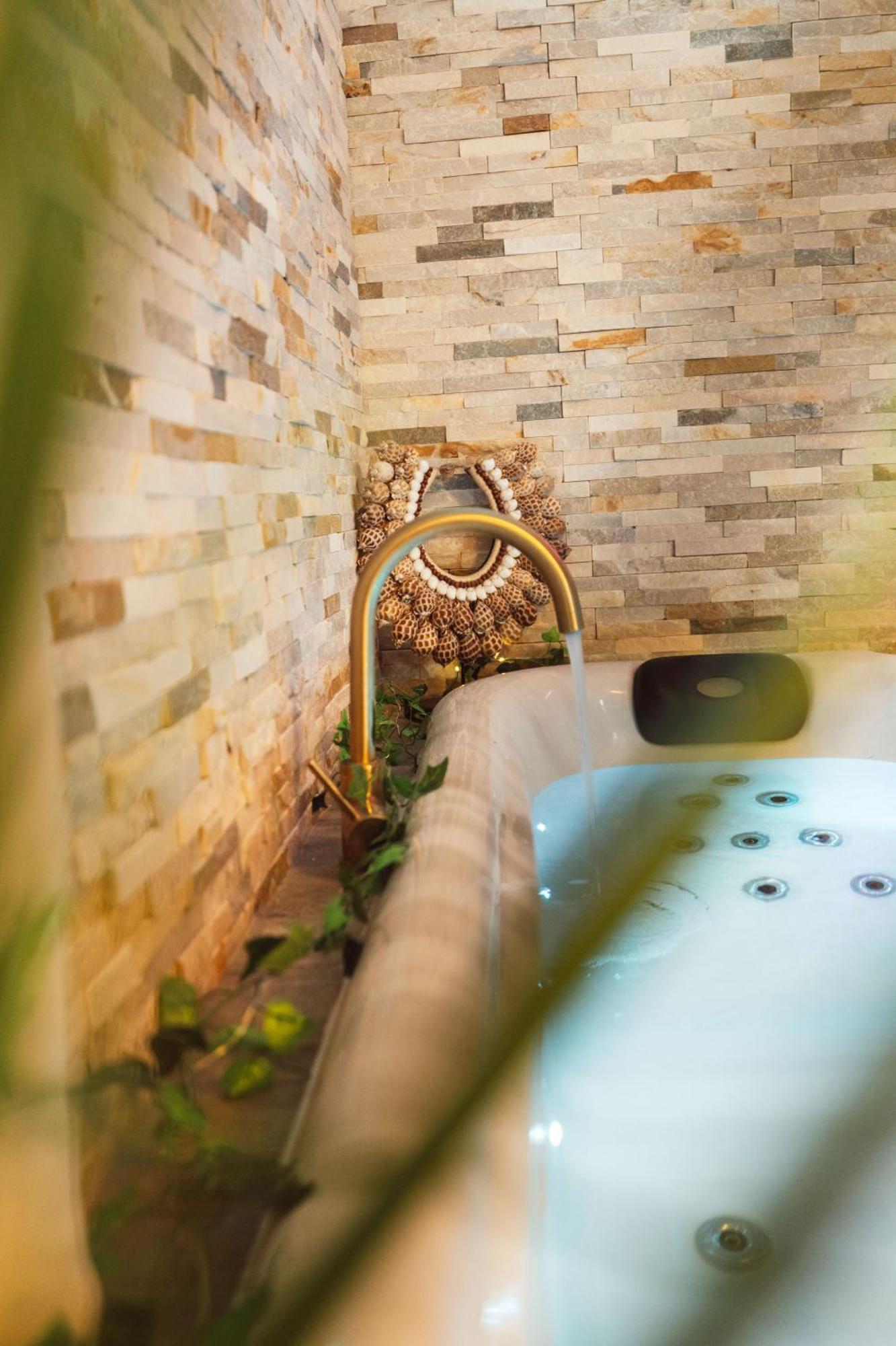 Suite And Spa La Perla Bianca Grabels Exterior foto